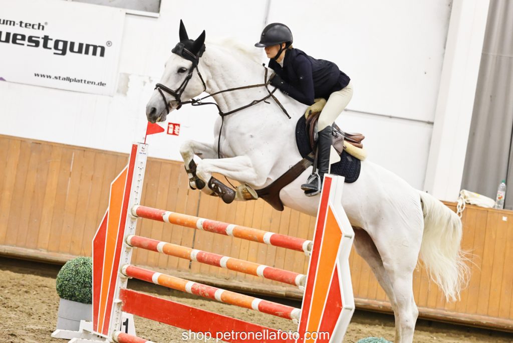 Kámán Nóra - Hedda