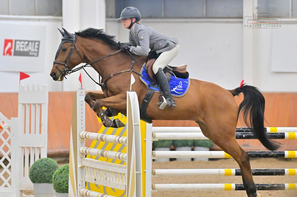 Zólyomi Emma - Chaker