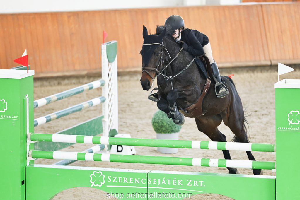 Tóth Dorina - Kurszán