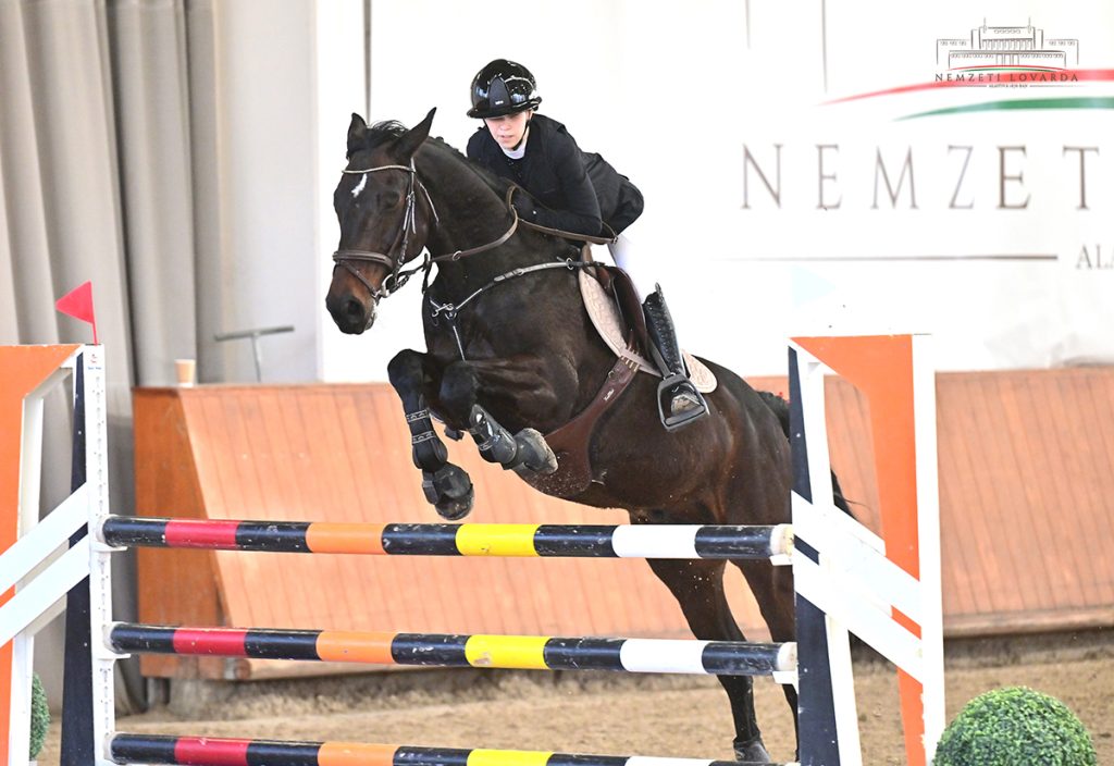 Tóth Dorina - Kurszán